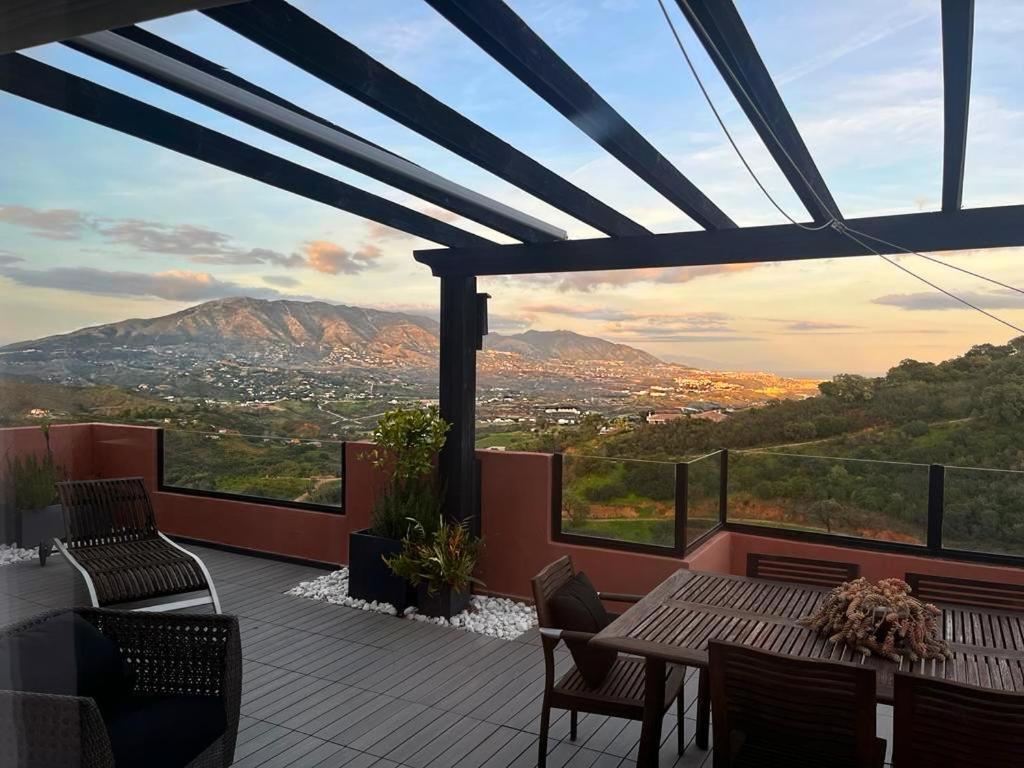 Bright Apartment In The Hills Of Elviria Malaga Exterior photo